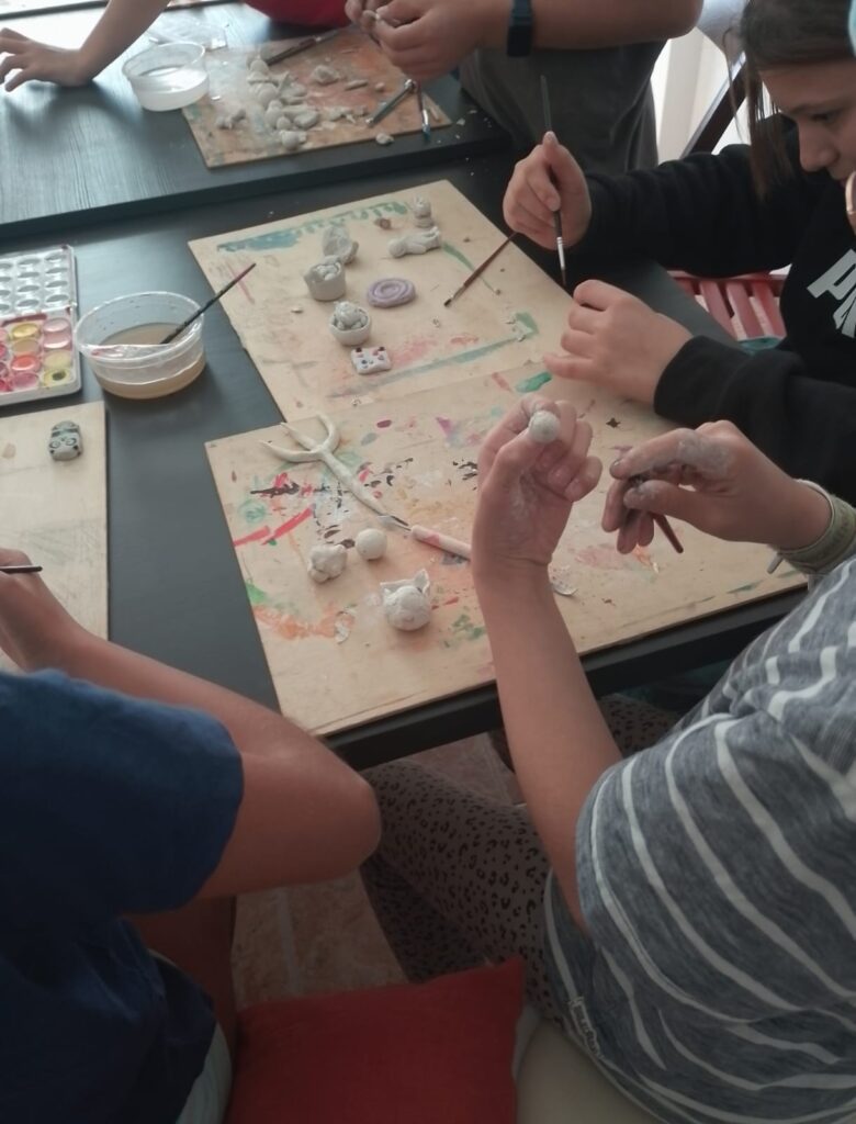 children sculpting in art class