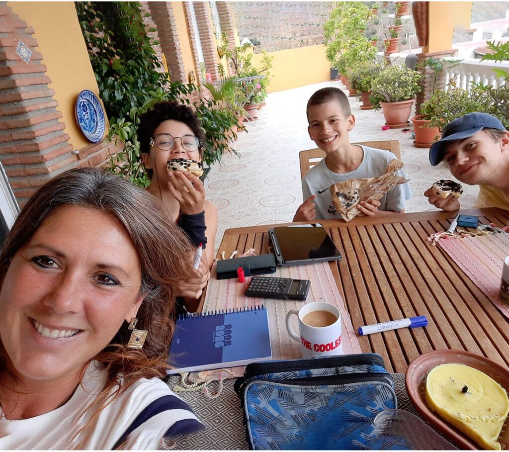 Los Cielos study support